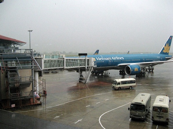 Bão số 1: Đóng cửa 3 sân bay, hàng chục chuyến bay bị hoãn, hủy