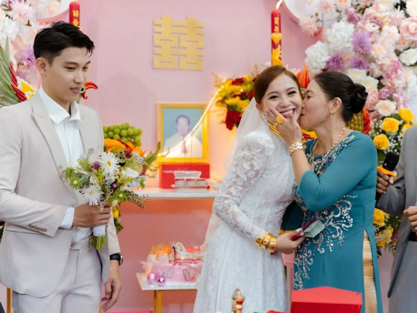 Nàng dâu 9X được mẹ chồng thương hơn cả bản thân, em trai chồng chà sạch từng đôi dép