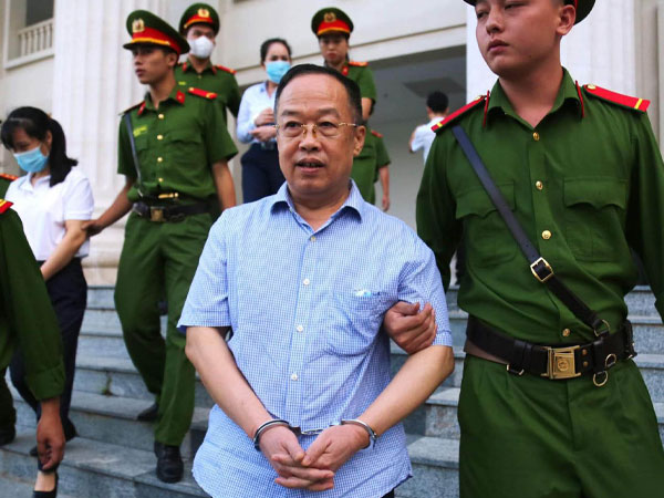 Cựu Phó Cục trưởng Quản lý xuất nhập cảnh: 'Việc nhận hối lộ của tôi là vô tình'