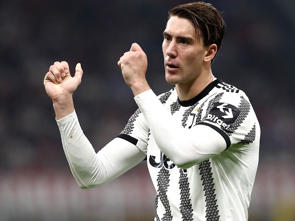 Vì sao Dusan Vlahovic bị đe dọa chặt tay nếu gia nhập PSG?