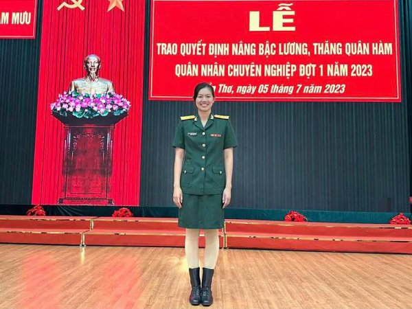 'Nàng tiên cá' Ánh Viên được thăng quân hàm, trở thành trung tá quân nhân chuyên nghiệp trẻ nhất Việt Nam