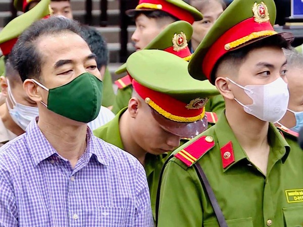 Cựu Thứ trưởng Bộ Ngoại giao Tô Anh Dũng nghẹn ngào xin khoan hồng