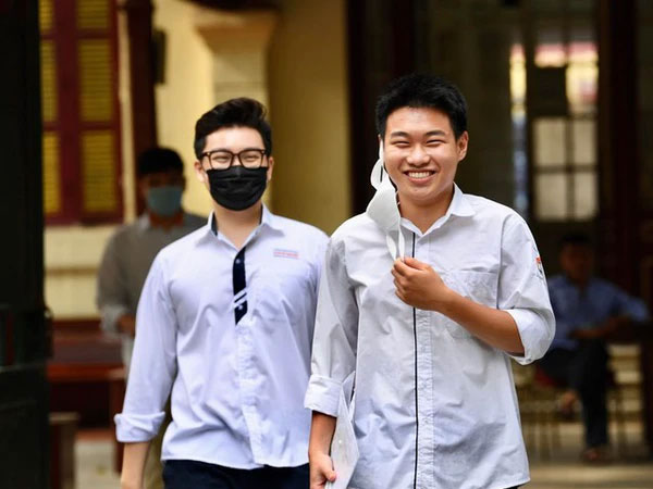 Lộ diện thủ khoa các khối thi năm nay: Nam Định, Hải Phòng, TPHCM... được gọi tên