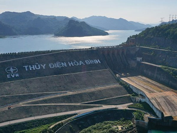 Thủy điện tăng phát điện để tránh bão