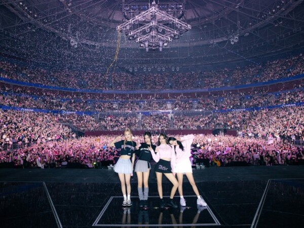 Hài hước muôn vàn lý do để bán lại vé BlackPink: Bận đột xuất, được tặng vé