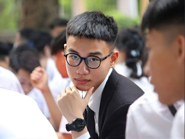 Chân dung 5 thủ khoa kỳ thi Tốt nghiệp 2023: Có em khóc suốt 2 tuần vì điểm kém, có em từng 'tụt dốc' xuống top cuối lớp