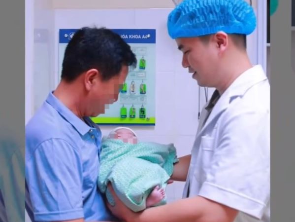 Bà ngoại 50 tuổi bất ngờ phát hiện mang thai tự nhiên