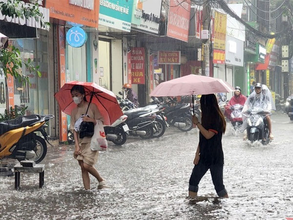 Biển Đông có thể hứng thêm bão trong tuần tới, miền Bắc còn mưa to