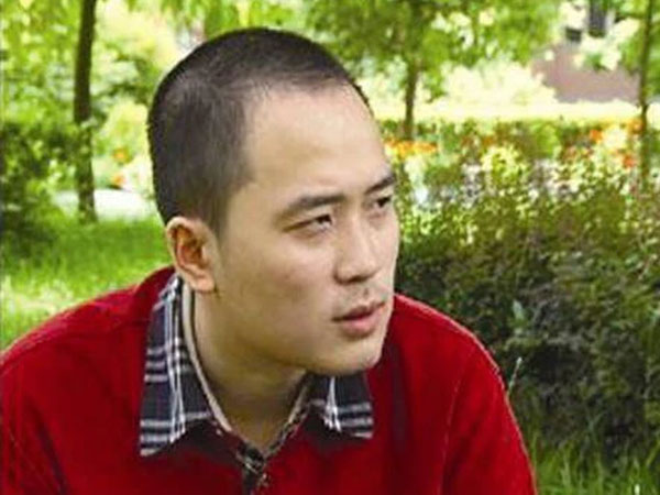 4 lần thi đại học, 3 lần đỗ trường top đầu cả nước nhưng nam sinh này đều bị đuổi học vì 1 lý do, ai nghe xong cũng lắc đầu ngao ngán