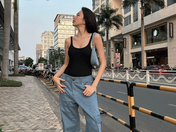 Mỹ nhân Việt diện áo hai dây trẻ trung, tinh tế