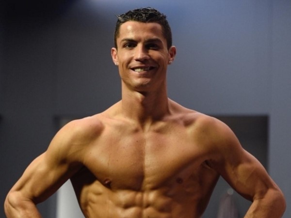 CR7 tiết lộ bí kíp để sở hữu cơ thể siêu chuẩn