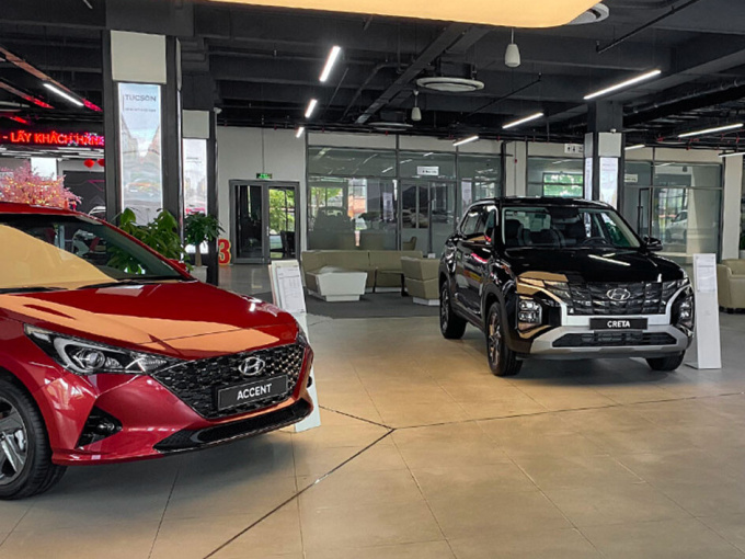 Ô tô vẫn ế ẩm, showroom lèo tèo khách dù có 'đòn bẩy' phí trước bạ