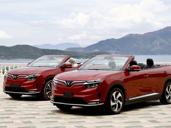 VinFast VF8 điện mui trần bất ngờ xuất hiện tại Việt Nam