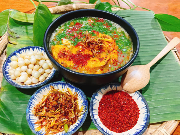 Món cháo lạ khách ăn phải dùng đũa, vừa thưởng thức vừa toát mồ hôi