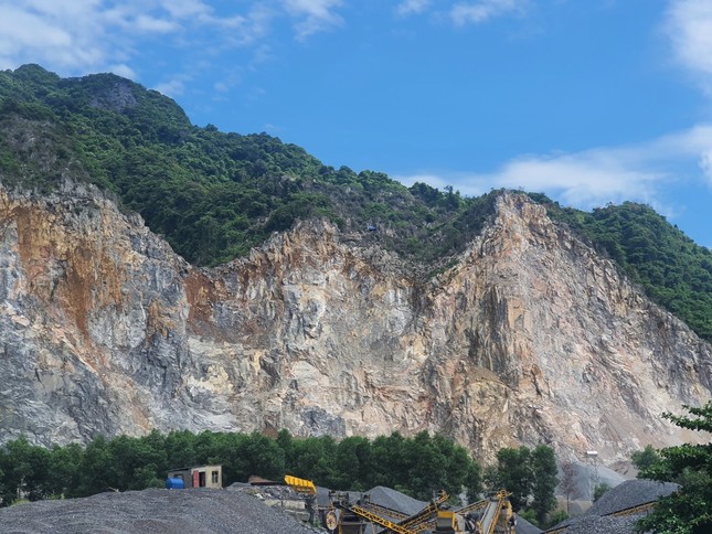 Công nhân mỏ đá tử vong khi rơi từ độ cao 30m