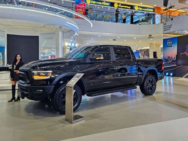 Bán tải sang chảnh RAM 1500 Rebel ra mắt, chỉ nhà giàu mới 'sờ tới'