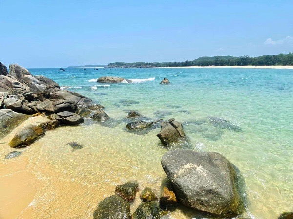 6 bãi biển hoang sơ, ít người biết ở Quảng Ngãi