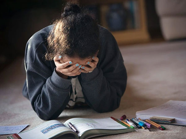Tranh cãi sinh viên năm nhất 'than trời' vì bố mẹ chỉ chu cấp 5 triệu/tháng: 'Tiêu thế sao đủ?'
