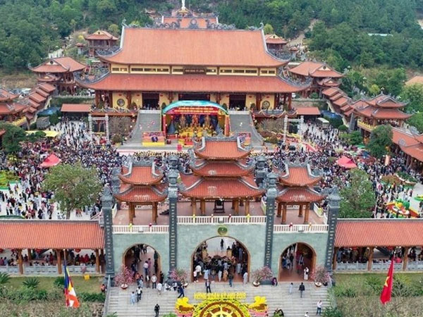 Băn khoăn về tính khách quan của 3,7 tỉ đồng tiền công đức tại Yên Tử năm 2022