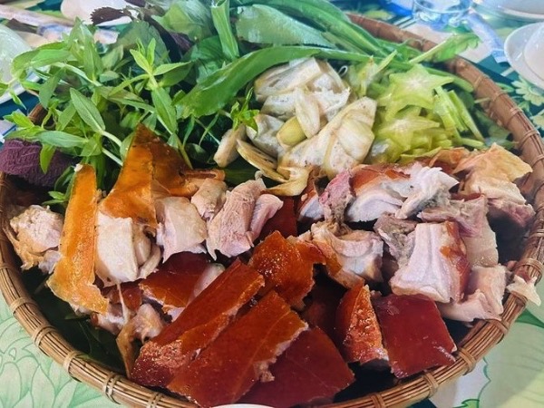 Bỏ túi công thức làm heo quay mắc mật Lạng Sơn từ chuyên gia quay nướng