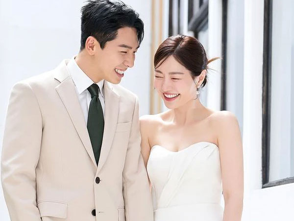 Nữ ca sĩ nổi tiếng tổ chức hôn lễ với nam tài tử kém 10 tuổi sau 7 năm bên nhau
