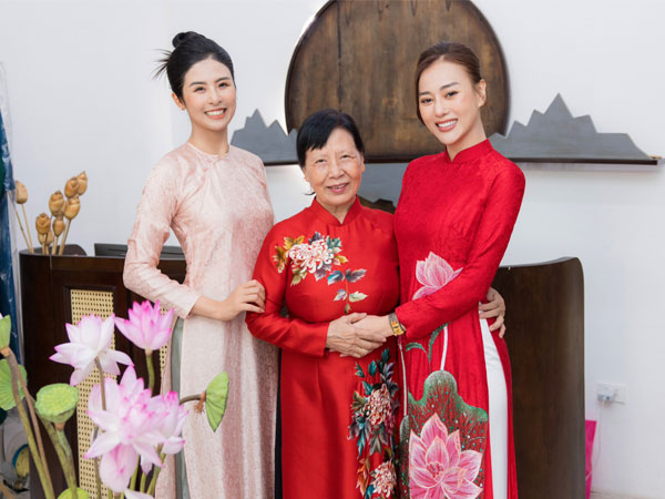 Diễn viên Phương Oanh và mẹ chồng thử áo dài ăn hỏi