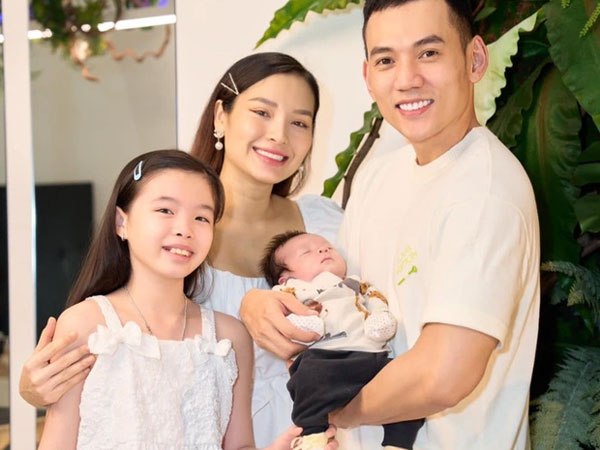Phương Trinh Jolie lần đầu công khai gương mặt con trai