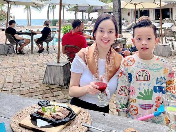 Sau 7 năm làm mẹ đơn thân, Ly Kute khoe con trai Khoai Tây đã có em 3 tháng tuổi