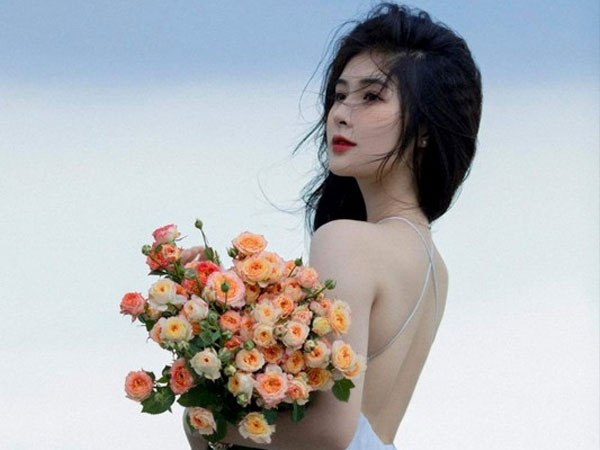 Hot girl Thanh Hóa nổi tiếng khoe vòng 1 ngày ấy giờ ra sao?
