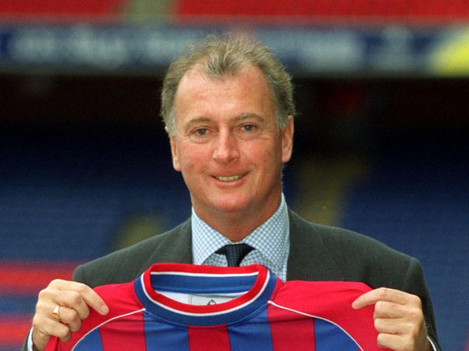 5 dấu hiệu âm thầm cảnh báo cơn nhồi máu cơ tim chết người giống như huyền thoại Trevor Francis