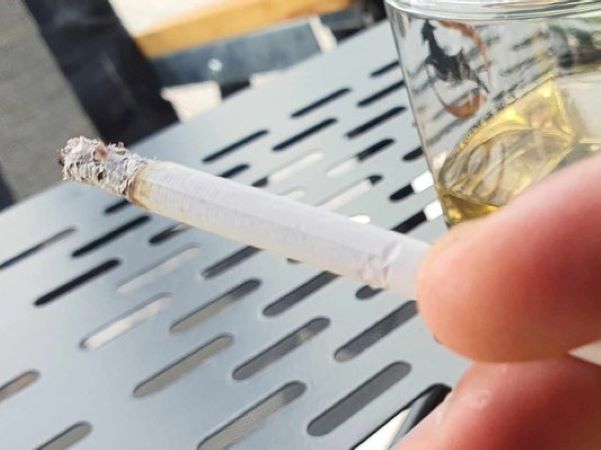 Thuốc lá ảnh hưởng tới khả năng sinh sản của nam và nữ ra sao?