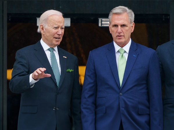 Chủ tịch Hạ viện Mỹ cảnh báo khả năng 'điều tra luận tội' ông Biden