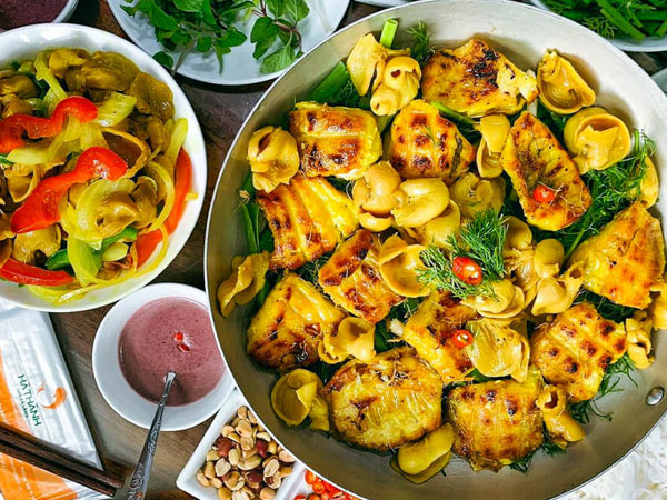 Đặc sản Hà Nội khiến khách Tây trầm trồ: Không chỉ ngon mà còn ấn tượng bởi một điều đặc biệt