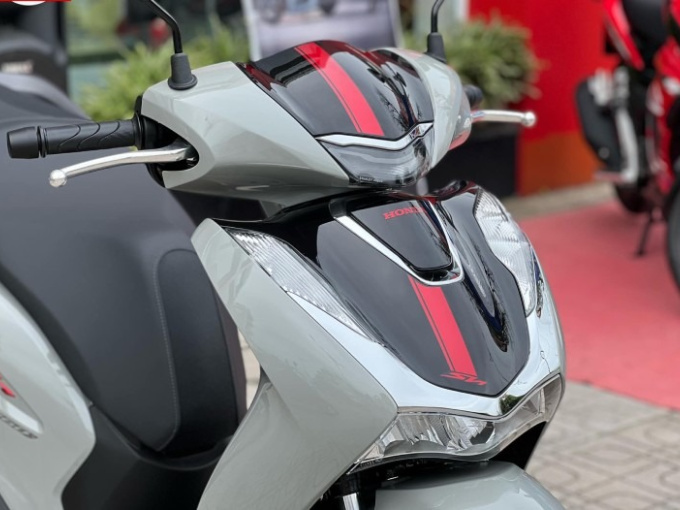 Giá Honda SH160i cuối tháng 7/2023, chênh cao gần 4 triệu đồng