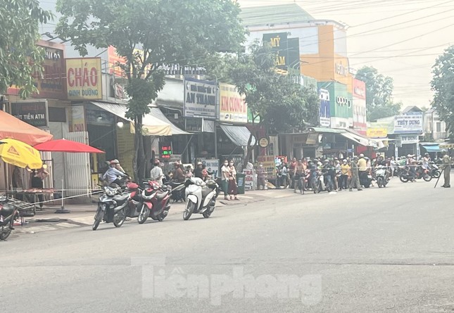 Người phụ nữ bán cá nghi bị hai thanh niên lạ mặt cắt cổ