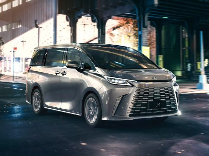 Tiết lộ mức giá của 'chuyên cơ mặt đất' Lexus LM 2024 sắp trình làng