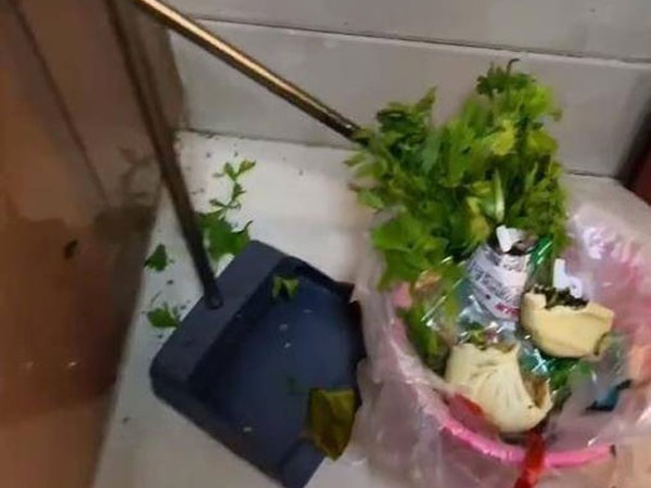 Mẹ vợ vất vả làm bánh mang sang, con rể vứt vào thùng rác vì không ngon, CDM tranh cãi dữ dội