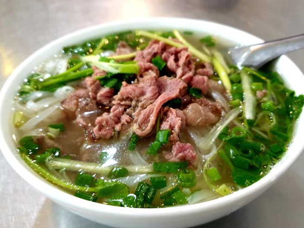 Nghiện phở bò tái, cô gái Hà Nội phát hiện ký sinh trùng dài 6m trong cơ thể