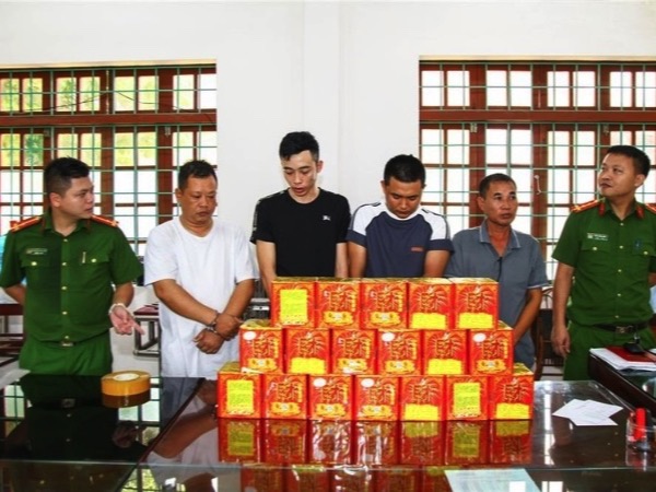 Phát hiện ổ nhóm sản xuất đạn, pháo bên trong nhà trồng rau thuỷ sinh