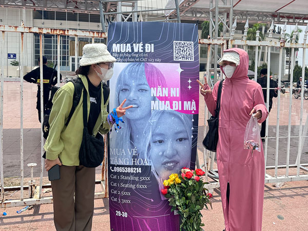 Cuộc chiến 'ôm vé' BLACKPINK tại SVĐ Mỹ Đình: Người bán hạ hết cỡ, người hỏi nhiều, nhưng tâm lý là... chờ '30 Tết'