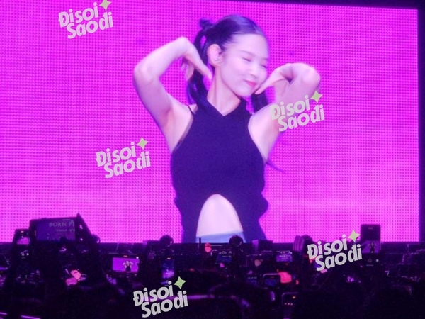 CỰC HOT: BLACKPINK nhảy See Tình cực nhuần nhuyễn ngay trên SVĐ Mỹ Đình!