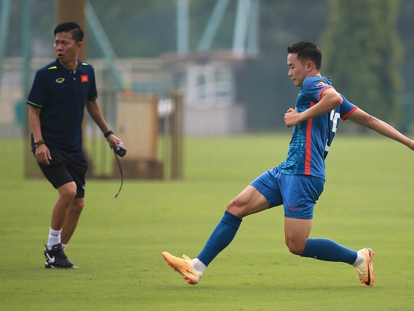 U23 Việt Nam tập buổi đầu trước giải Đông Nam Á: Tiền đạo đang chơi bóng tại Hàn Quốc ra mắt
