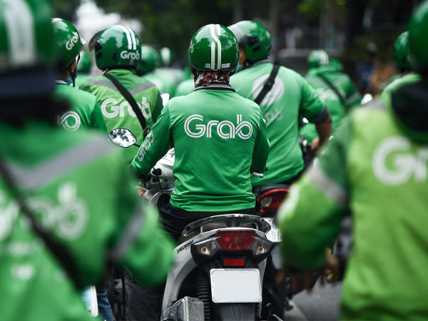 Bi kịch sinh viên học đại học theo phong trào, ra trường chạy Grab