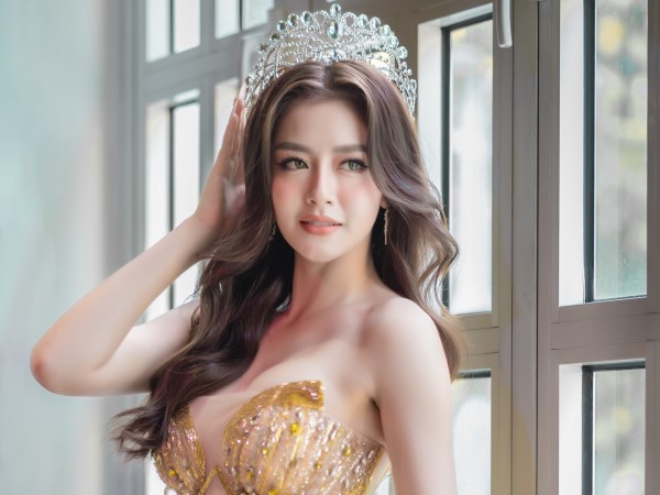 Á hậu Thanh Ngân: Nhiều cám dỗ, tiêu cực khiến tôi sợ hãi