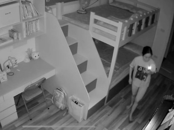 'Nữ quái' tháo camera phi tang để tránh bị phát hiện đột nhập trộm tài sản
