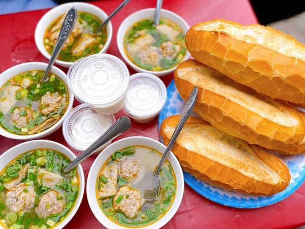 Bánh mì xíu mại - Món ăn đánh thức buổi sáng của người Đà Lạt