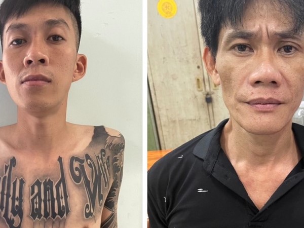 TP HCM: Bắt hai thanh niên chuyên hỏi mua iPhone xịn tại các cửa hàng rồi chiếm đoạt