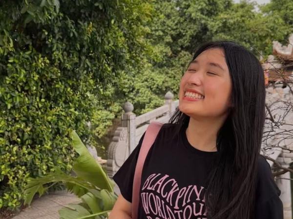 Jenny Huỳnh 'đu' concert BLACKPINK, vừa xuất hiện fan đã vây quanh xin chụp ảnh
