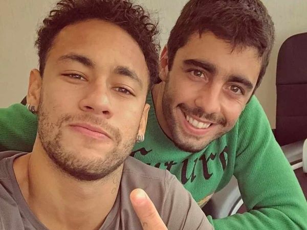 Neymar quan hệ tình ái với cả đàn ông?