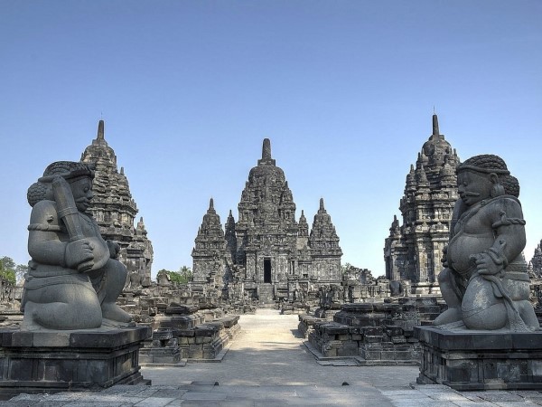Vẻ đẹp gây choáng ngợp của khu đền tháp cổ nổi tiếng nhất Indonesia